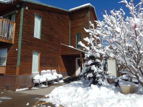 阿爾卑賓館 (Alpine Inn) in 帕戈薩斯普林斯