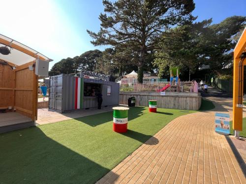 Restaurant, Contemporary Caravan at Newquay Holiday Park in Trebarber