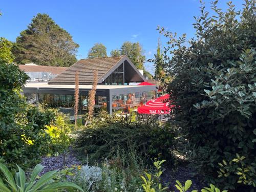 Restaurant, Contemporary Caravan at Newquay Holiday Park in Trebarber