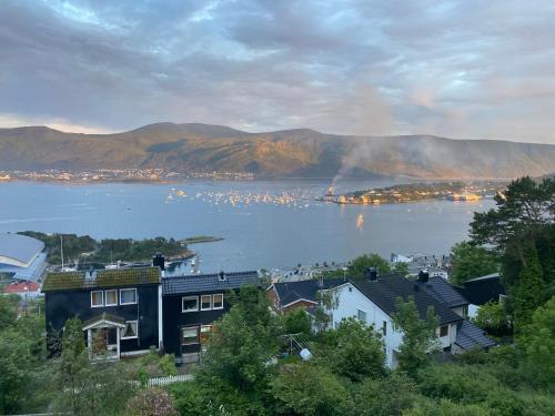 Great place with view to the mountains and fjord - Apartment - Ålesund