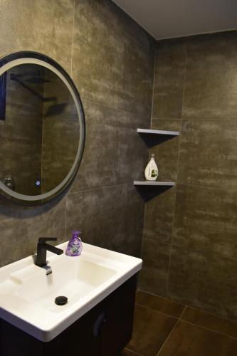 Posh villa 2 - image 2