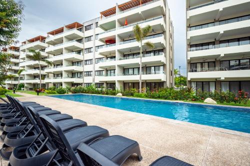 Stunning King Bed Condo, Walk Distance to the Beach - Nuevo Vallarta!