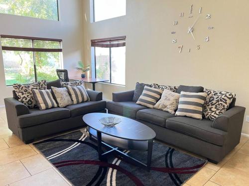 North Phoenix Getaway with garden style backyard