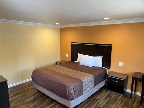 Walnut Inn & Suites West Covina