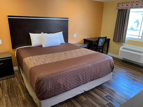 Walnut Inn & Suites West Covina