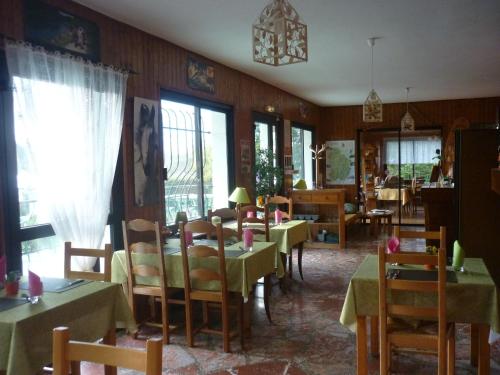 Hotel Restaurant La Chaumiere du Lac 2