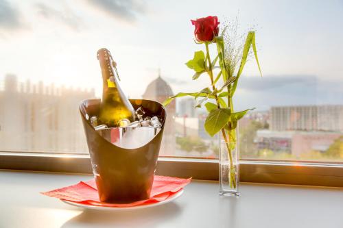 Biendo Hotel Located in Zentrum, Biendo Hotel is a perfect starting point from which to explore Chemnitz. The hotel has everything you need for a comfortable stay. Take advantage of the hotels facilities for disa