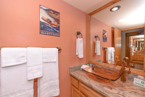 706H - Top Lakefront Panoramic View Condo Sleeps 4 Free WIFI! - main image