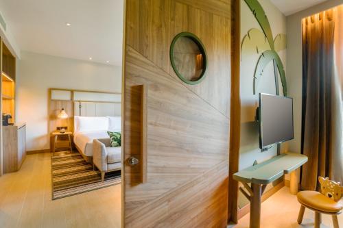 377192809 Holiday Inn Resort Samui Bophut Beach by IHG