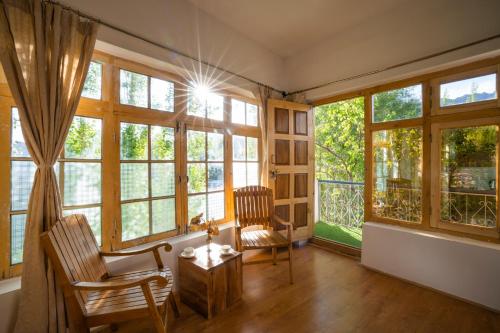 Rainbow Hostelier – Leh, PA