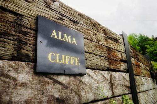 Pohled zvenku, Alma cliffe in Barnoldswick