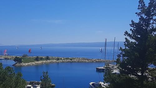 Old Captain's Apartments - in a pine wood by the sea and tennis courts, Сплит