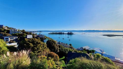 View, Harbour View - Three in Stepneyville