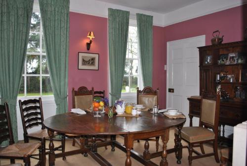 Instalaciones, Church house in Worcestershire