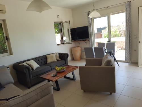  Beach Cottage in Tavronítis