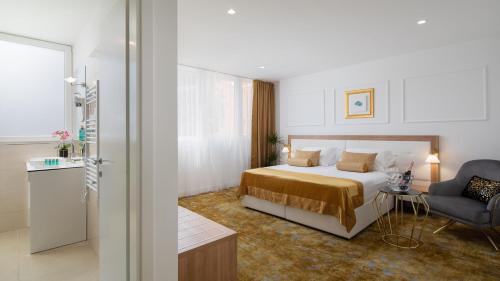 Hotel Corner - image 2