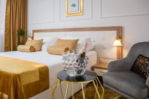 Hotel Corner - image 11