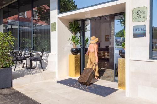 Instalações, Hotel Corner in Split