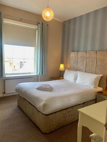 Marina Court - image 2