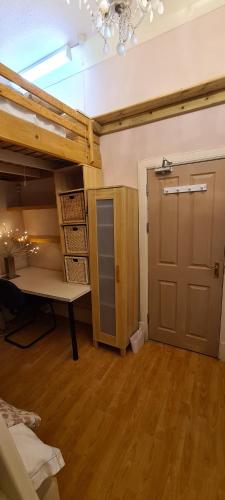 39 constitution street