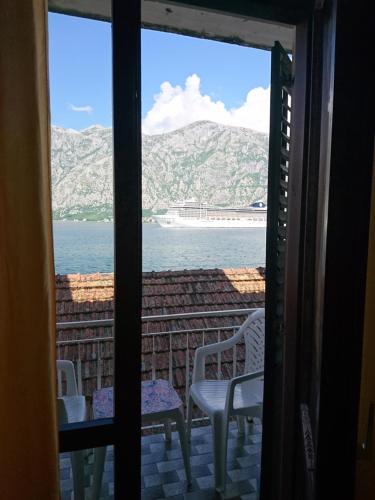 Seaside apartments and rooms Kotor