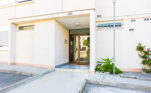 Вход, APPART PREMIUM DU LYS Balcon amenage Parking gratuit in Дамари-ле-Лис