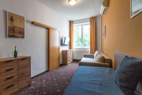 Quadruple Room with Garden View image 10