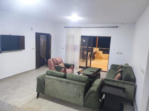 Aufenthaltsraum/ TV-Zimmer, Furnished house بيت مفروش ابو فارس in Ajloun