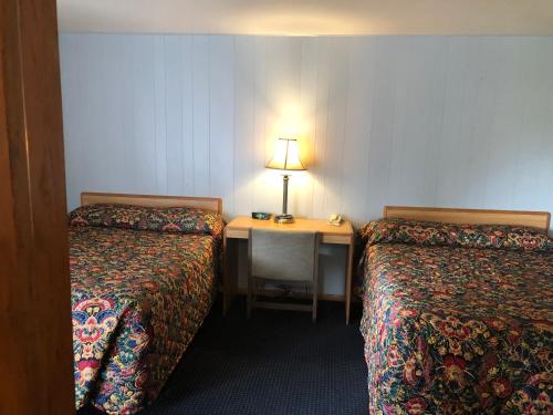 Parkway Motel - image 13