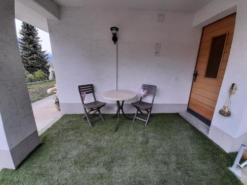 Chalet apartment by Interlaken. Parking