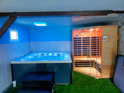 ซาวน่า, Gite du Prieure in ปัวเตียร์ ฟูตูโรสโคป