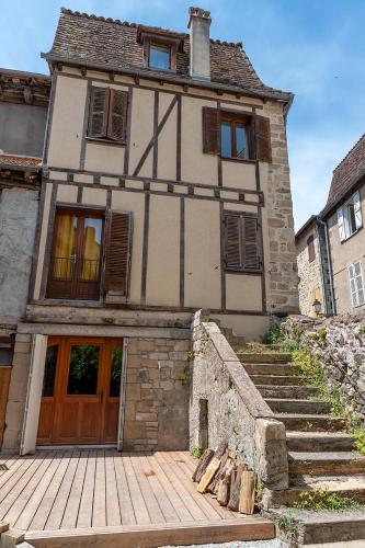 Logis face à l'Abbatiale (Logis face a l'Abbatiale) in Beaulieu-sur-Dordogne