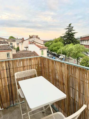 Studio Chill spot avec Balcon - 6 min Capitole- Métro Compans à 2 min - Wifi & Entrée Autonome