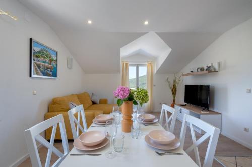  Apartments Mili in Ston