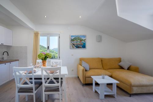  Apartments Mili in Ston