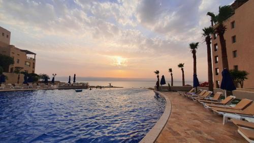 Comfy Stays Sea View Apartments at DeadSea Samarah Resort photo 4