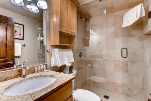 Luxury Ski In, Ski Out 1 Bedroom At Eagle Bahn Gondola - 화장실