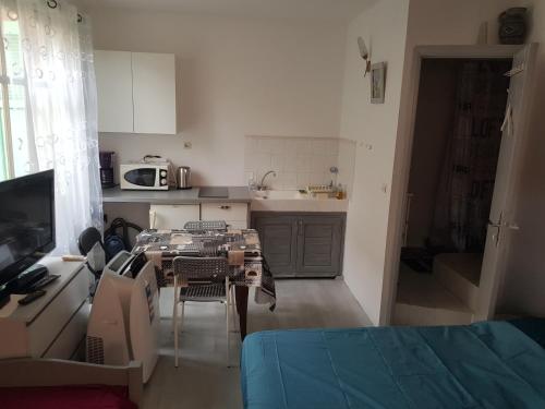 studio pour 3 personnes au calme dans villa, Nicea