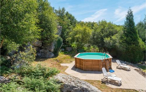 B&B Le Neufbourg - Awesome Home In St,clement Rancoudray With Internet, Private Swimming Pool And Outdoor Swimming Pool - Bed and Breakfast Le Neufbourg