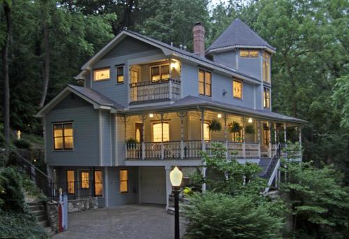 Arsenic and Old Lace Bed & Breakfast Inn in Eureka Springs, USA