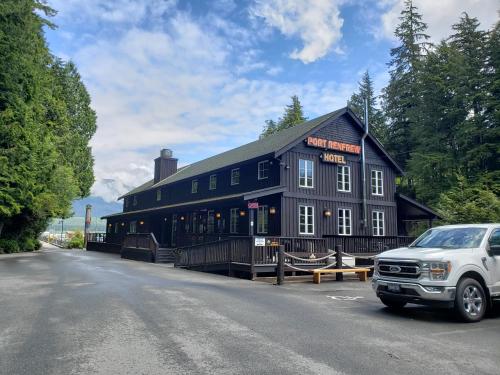 Tuvākā izklaides vieta, Halibut Hideaway in Port Renfrew (BC)