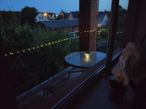 Spacious & Cozy Apartment with Forest View, Zapyškis (foto 9)