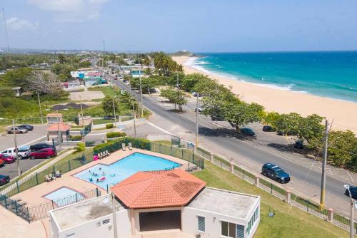 plage, New Remodeled Ocean view, Beach Front Apartment in Arecibo