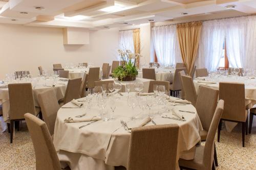 Elliot Osteria e dormire in collina - 레스토랑