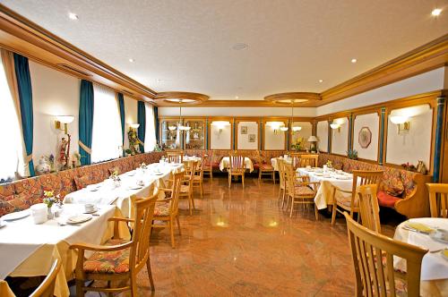 อาหารและเครื่องดื่ม, Hotel am Schloßberg in เออร์ดิ่ง