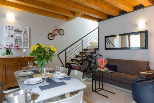  Penthouse 4 Min to Arena inside fortress wall ! in Verona