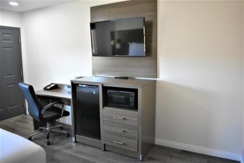 Signature Anaheim Maingate - image 5