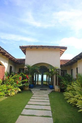 Casa Azul - Directly on Playa Venao, sleeps 8-10+