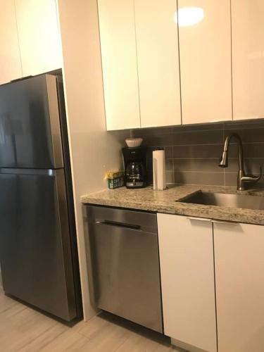 Bekahouse Hostel with parking, backyard and laundry in Hallandale Beach (FL)