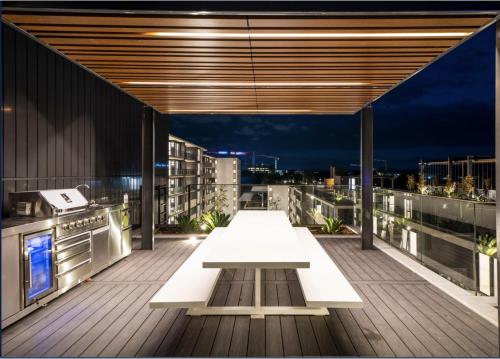 The Hamptons -Coastal Luxe Dual Suite - 2 Bed 2 Bath, Rooftop Pool & Free Parking, Canberra (foto 7)